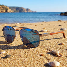 Oratori · gafas de sol grabadas con lentes azules y patillas de madera
