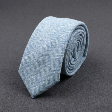 Oslo · corbata de lana en azul celeste con patrón de espiga