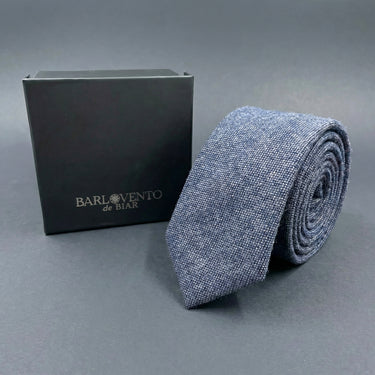 Oslo · corbata de lana en azul celeste con patrón de espiga