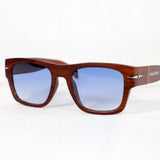 Pechón · gafas de sol cuadradas con vetas de madera y lentes azules - Barlovento de Biar