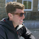 Pechón · gafas de sol cuadradas con vetas de madera y lentes azules - Barlovento de Biar