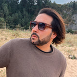 Pechón · gafas de sol cuadradas con vetas de madera y lentes azules - Barlovento de Biar