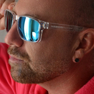 Enif Earring · Sterling silver earring with black sand