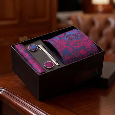 Perpignan · Conjunto de corbata con estampado paisley carmesí, pañuelo de bolsillo, gemelos y pasador de corbata