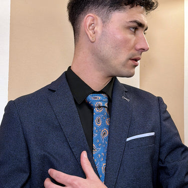 Poitiers · Gravata azul com estampado paisley