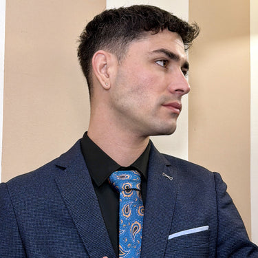 Poitiers · Gravata azul com estampado paisley