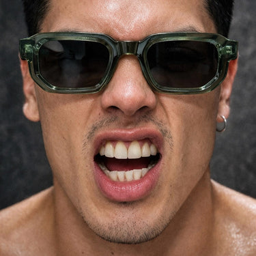 Portet · gafas de sol verdes llamativas con lentes negras UV400