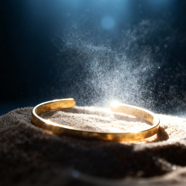 Pulseira Maia Gold · Pulseira em aço inoxidável estilo clássico