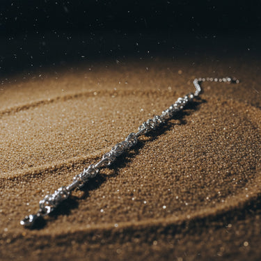 Pulsera Ofiuco · Pulsera de titanio expandible con patrón geométrico