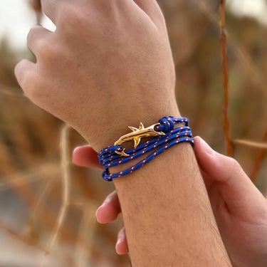 Pulsera Saiph · Pulsera de soga con abalorio de tiburón