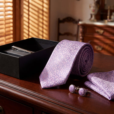 Salerno · conjunto de corbata rosa con pañuelo, gemelos y pasador