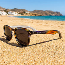 Savinosa · gafas de sol redondas marrones y cristalinas