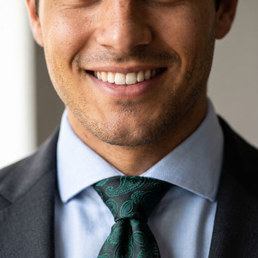 Versailles · corbata con estampado paisley verde