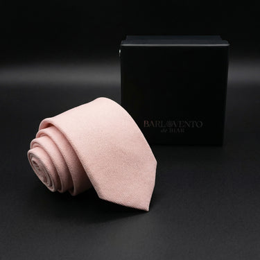 Victoria · corbata rosa suave