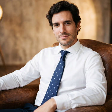 Yates · corbata azul de diseño náutico